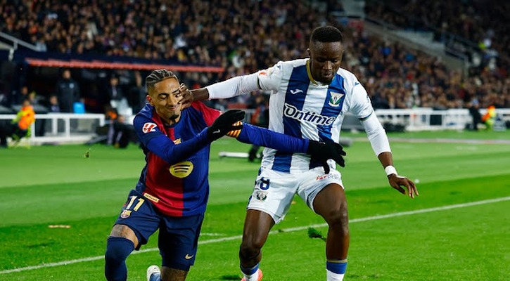 হারতে হারতে রিয়ালকে সুযোগ করে দিল বার্সা